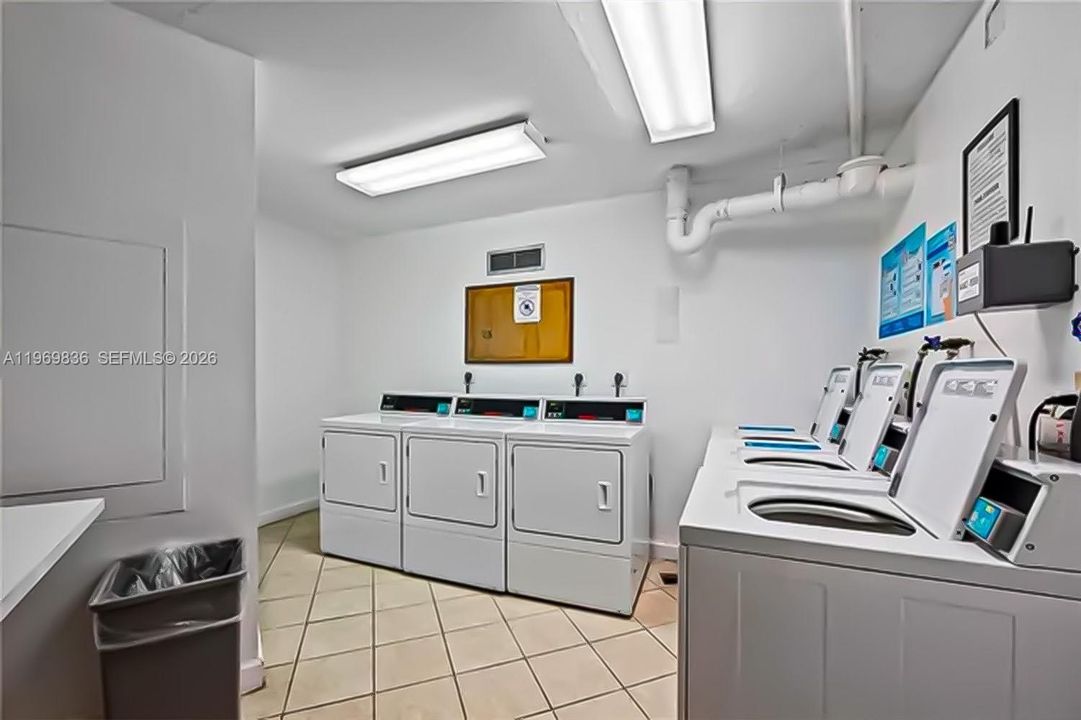 На продажу: $129,900 (2 спален, 2 ванн, 1100 Квадратных фут)