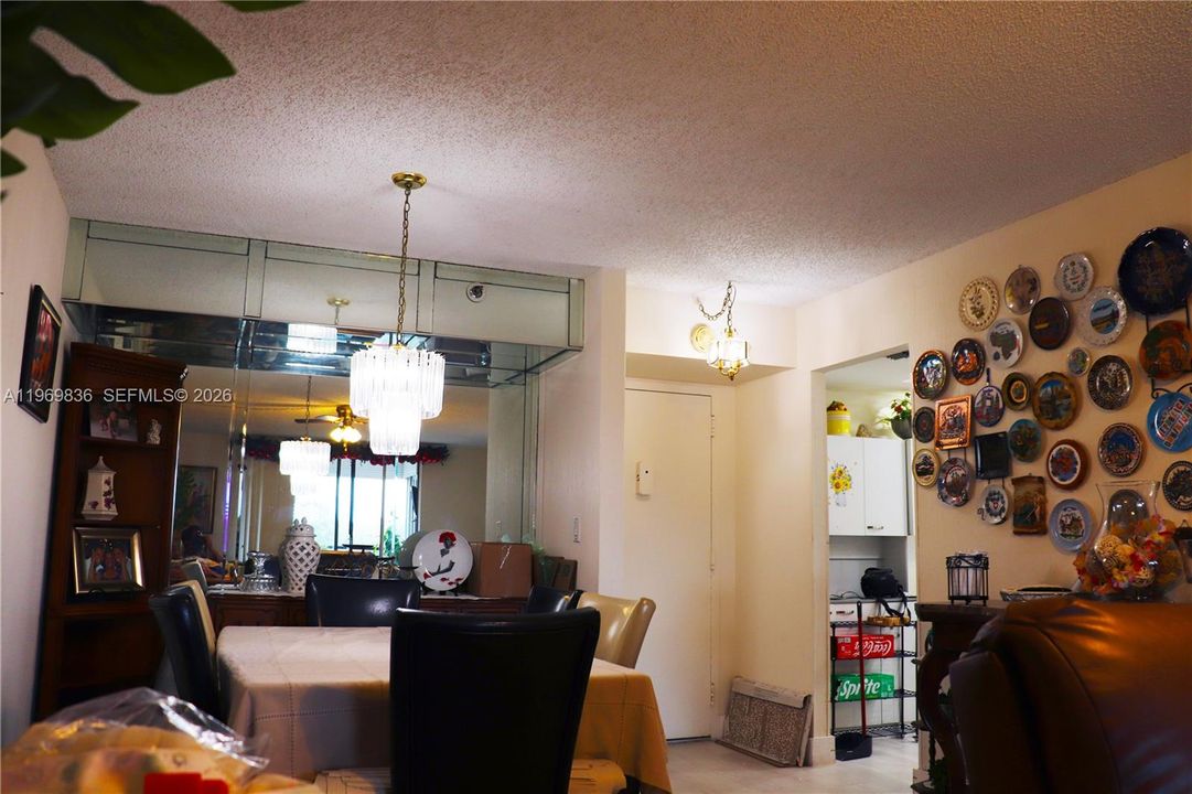 На продажу: $129,900 (2 спален, 2 ванн, 1100 Квадратных фут)