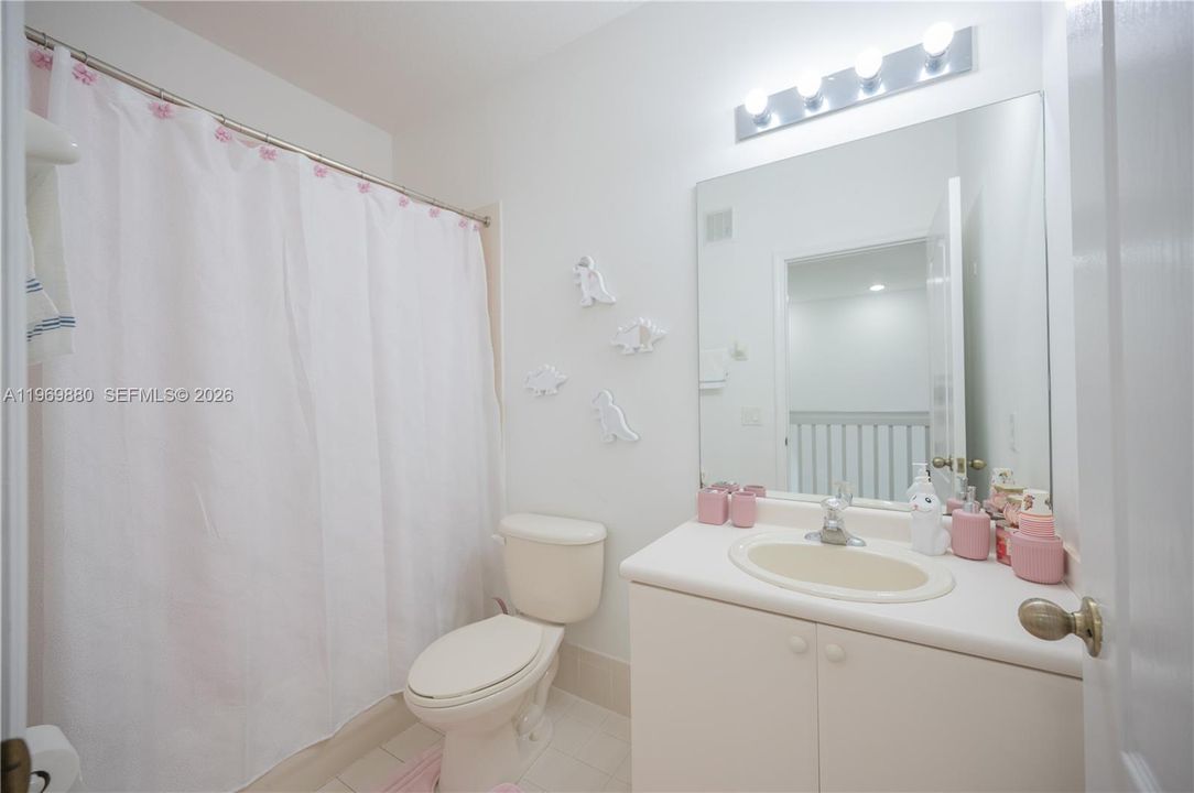 На продажу: $499,999 (3 спален, 3 ванн, 1775 Квадратных фут)