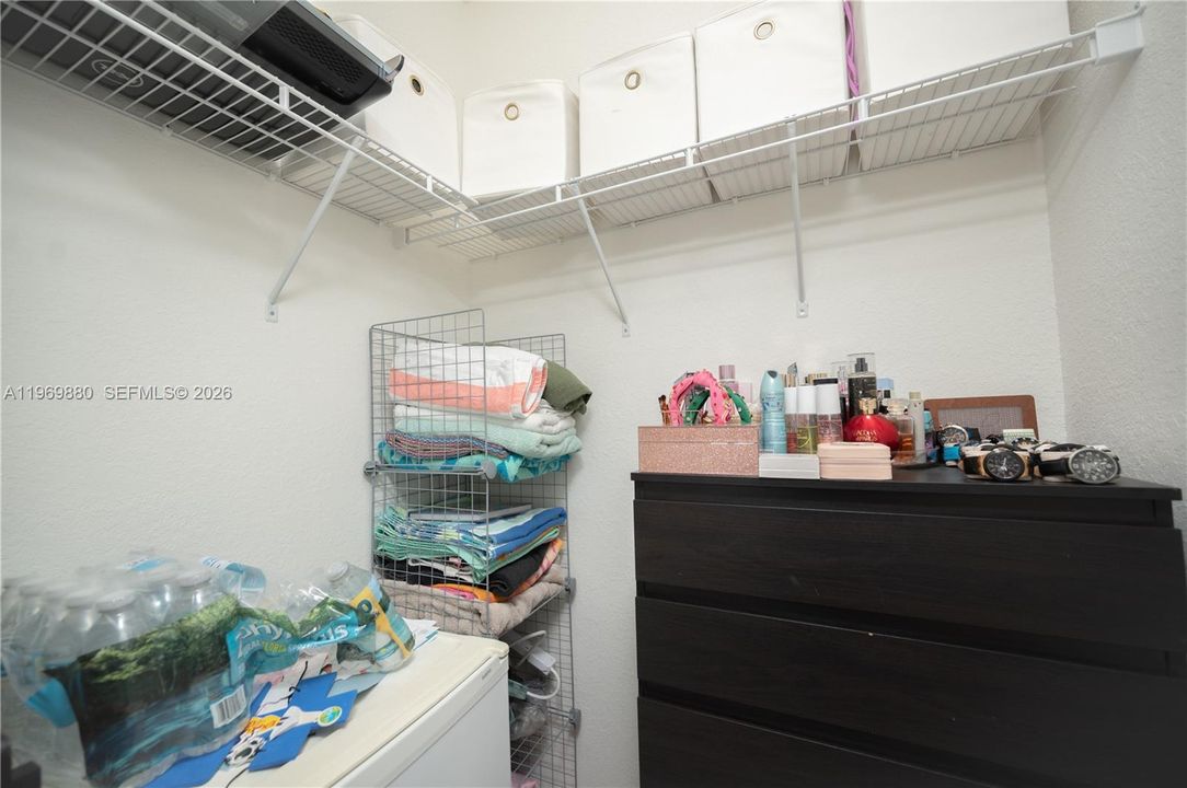 На продажу: $499,999 (3 спален, 3 ванн, 1775 Квадратных фут)