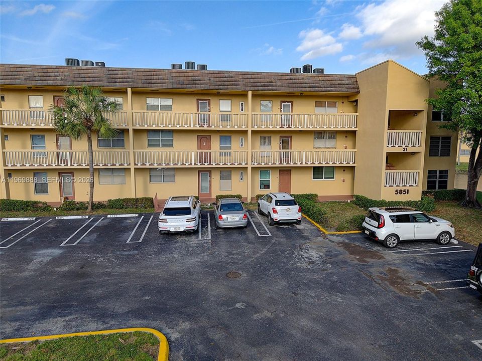 For Sale: $78,900 (2 beds, 2 baths, 880 Square Feet)
