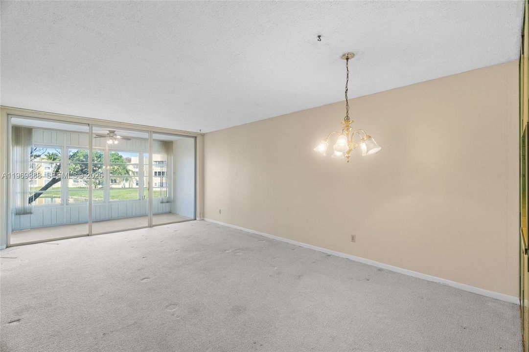 For Sale: $78,900 (2 beds, 2 baths, 880 Square Feet)