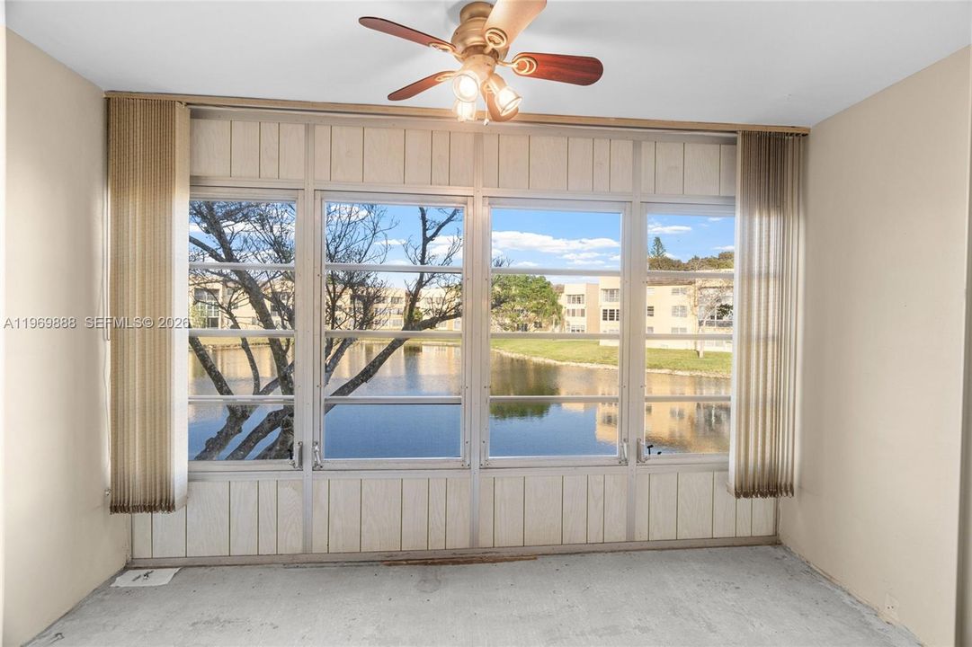 For Sale: $78,900 (2 beds, 2 baths, 880 Square Feet)