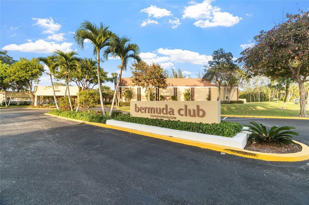 For Sale: $78,900 (2 beds, 2 baths, 880 Square Feet)