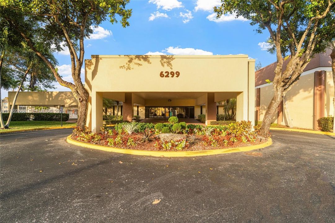 For Sale: $78,900 (2 beds, 2 baths, 880 Square Feet)