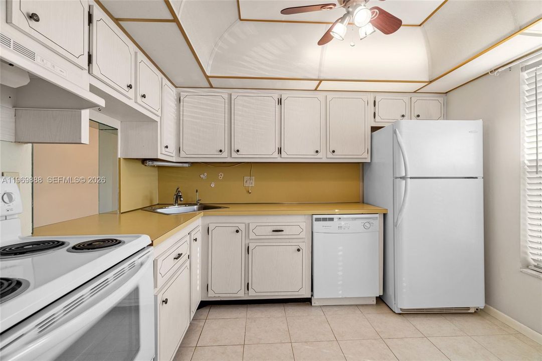 For Sale: $78,900 (2 beds, 2 baths, 880 Square Feet)