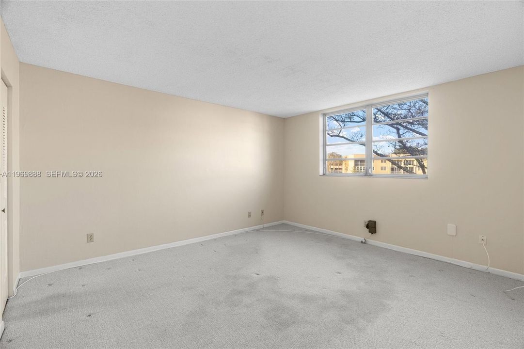 For Sale: $78,900 (2 beds, 2 baths, 880 Square Feet)