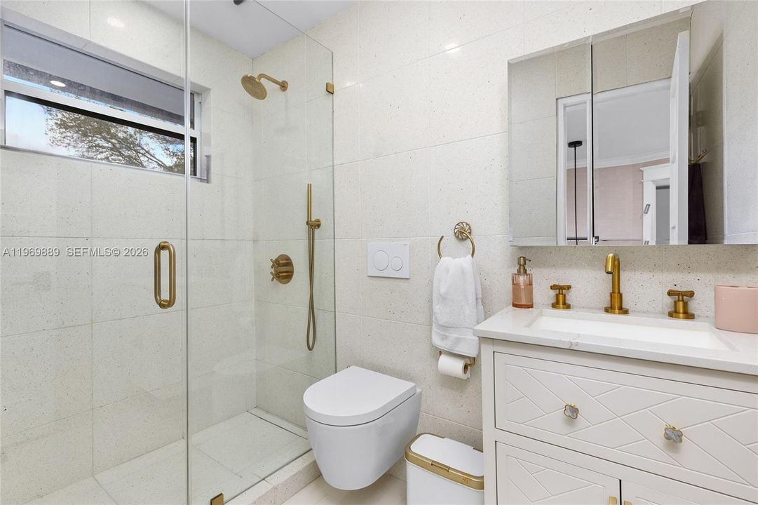 En Venta: $3,299,000 (4 camas, 3 baños, 3260 Pies cuadrados)