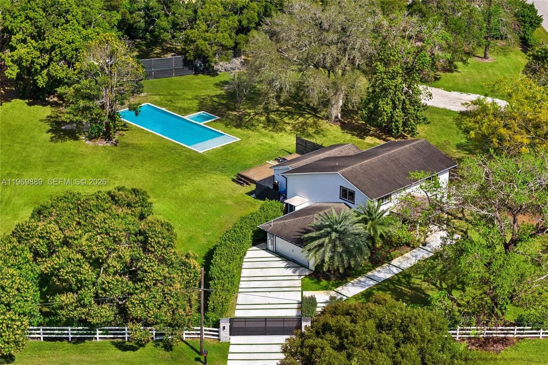 En Venta: $3,299,000 (4 camas, 3 baños, 3260 Pies cuadrados)