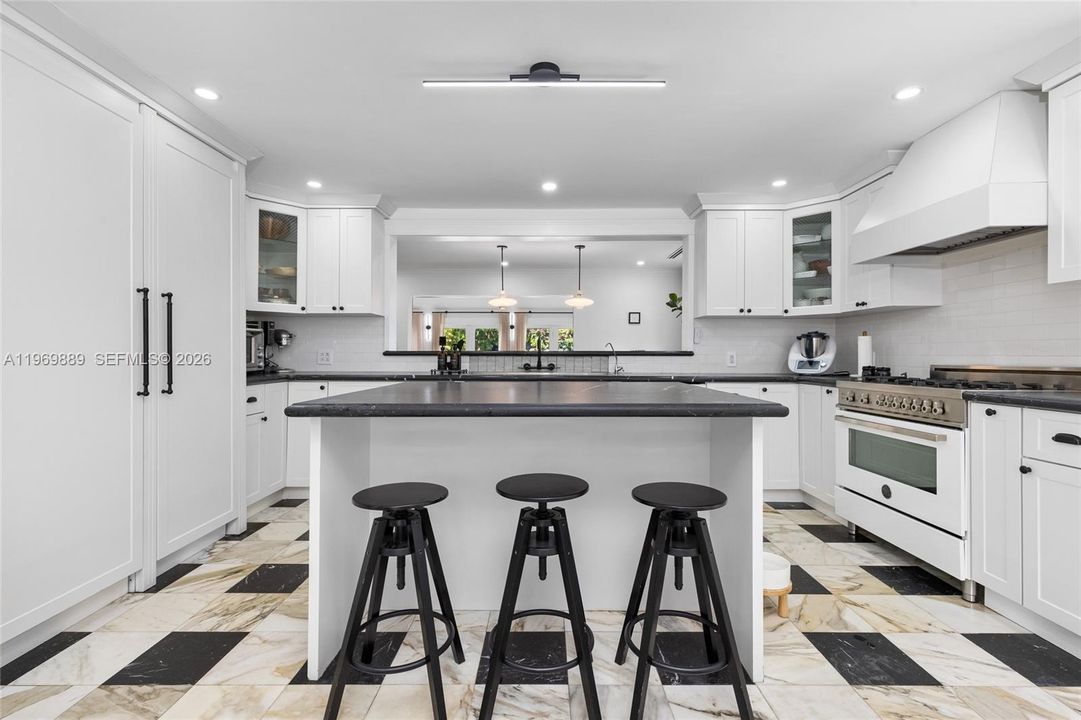 En Venta: $3,299,000 (4 camas, 3 baños, 3260 Pies cuadrados)