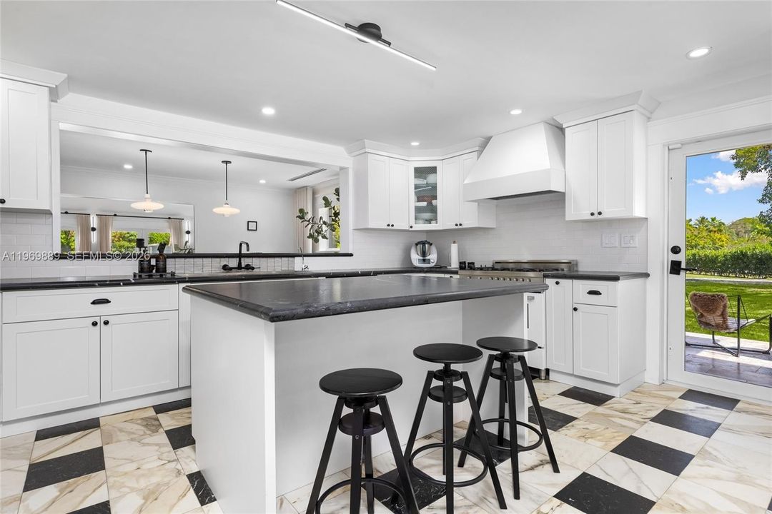 En Venta: $3,299,000 (4 camas, 3 baños, 3260 Pies cuadrados)