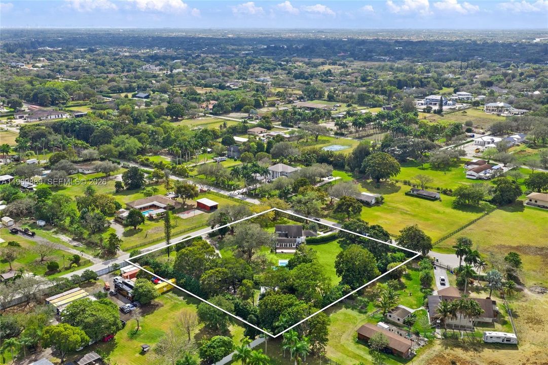 En Venta: $3,299,000 (4 camas, 3 baños, 3260 Pies cuadrados)