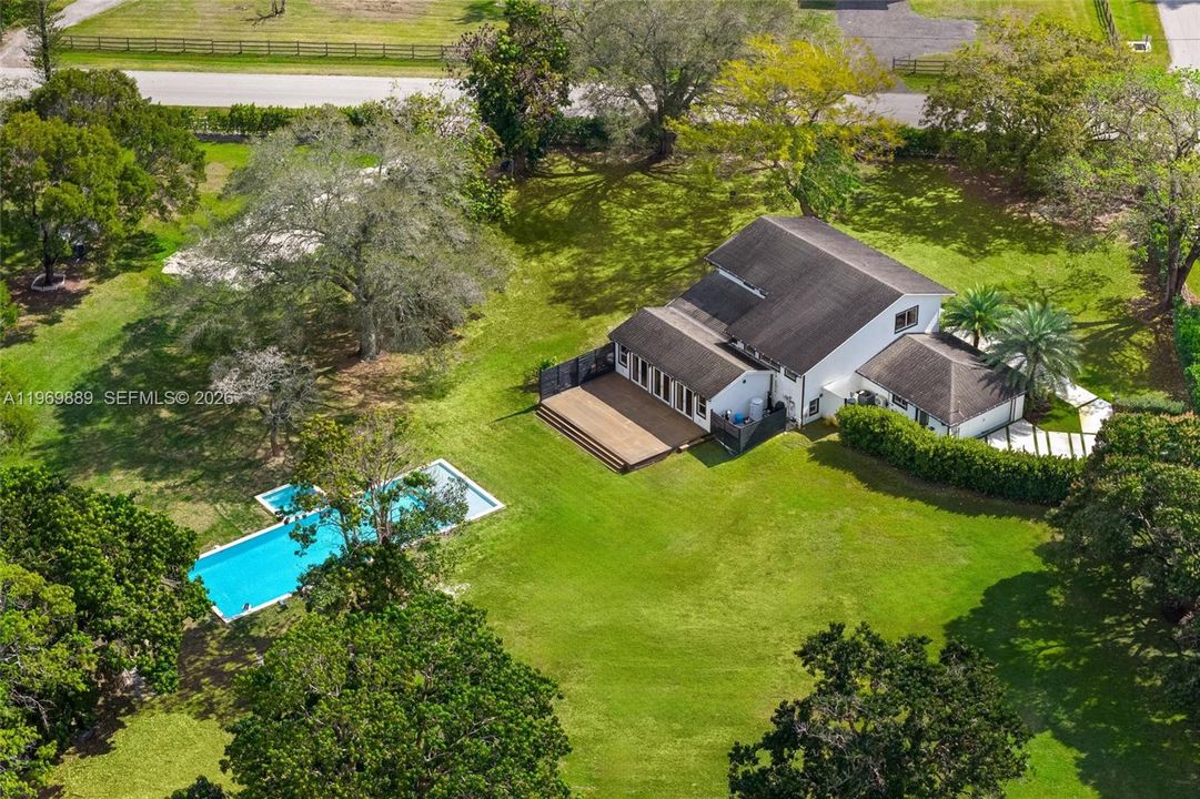 En Venta: $3,299,000 (4 camas, 3 baños, 3260 Pies cuadrados)