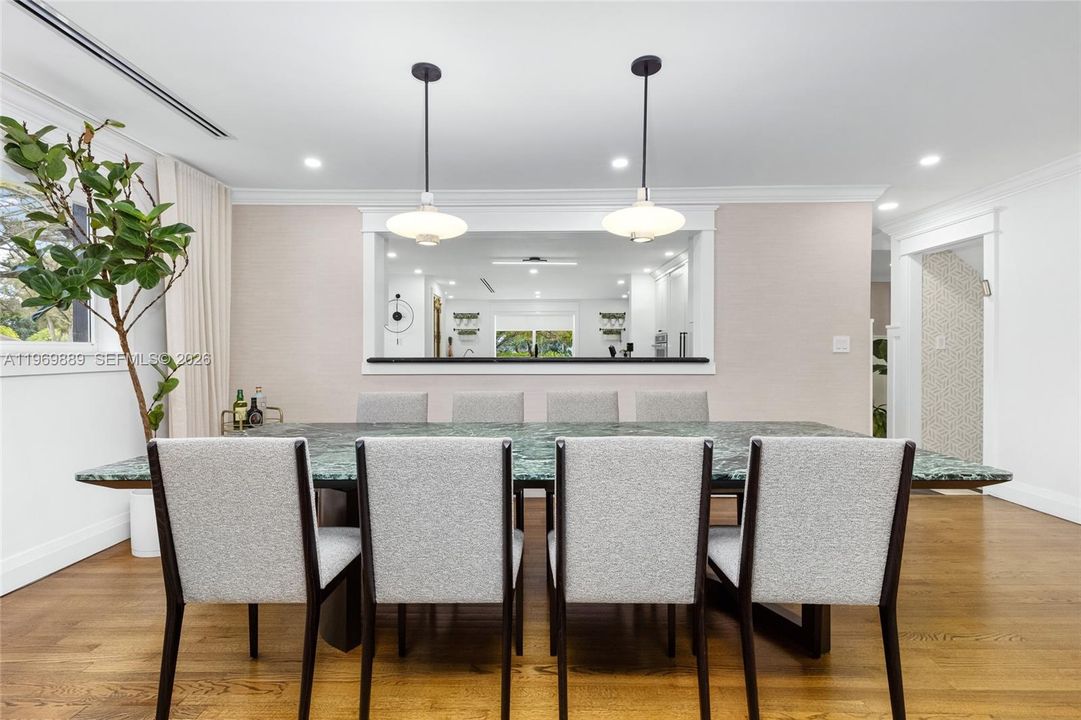 En Venta: $3,299,000 (4 camas, 3 baños, 3260 Pies cuadrados)