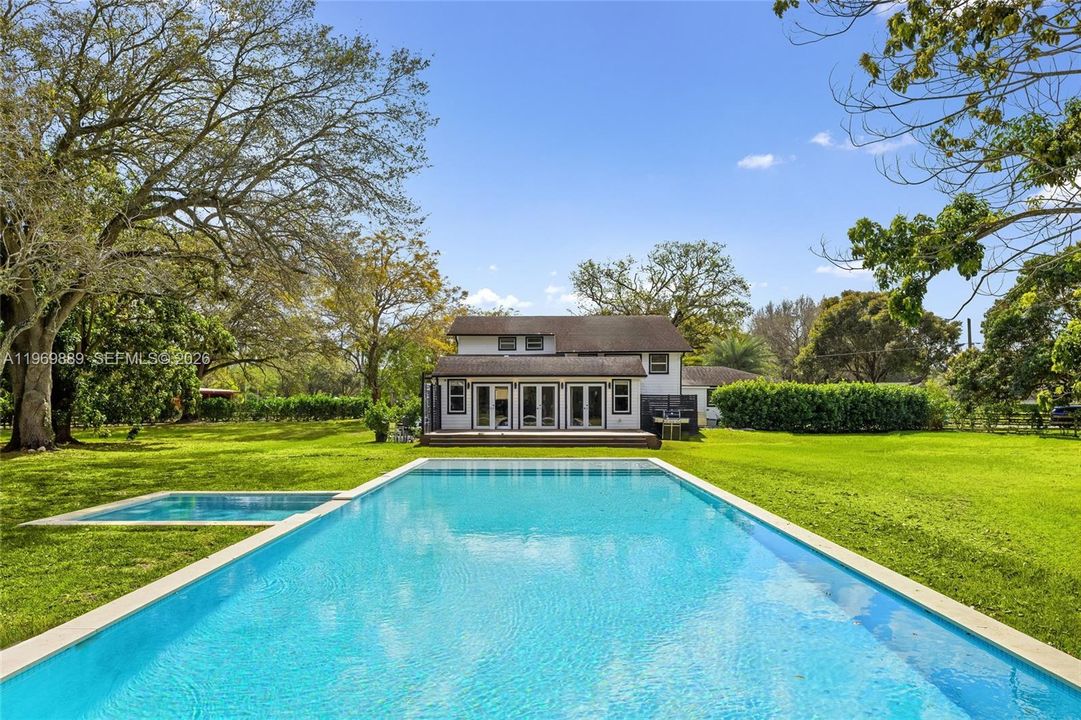 En Venta: $3,299,000 (4 camas, 3 baños, 3260 Pies cuadrados)