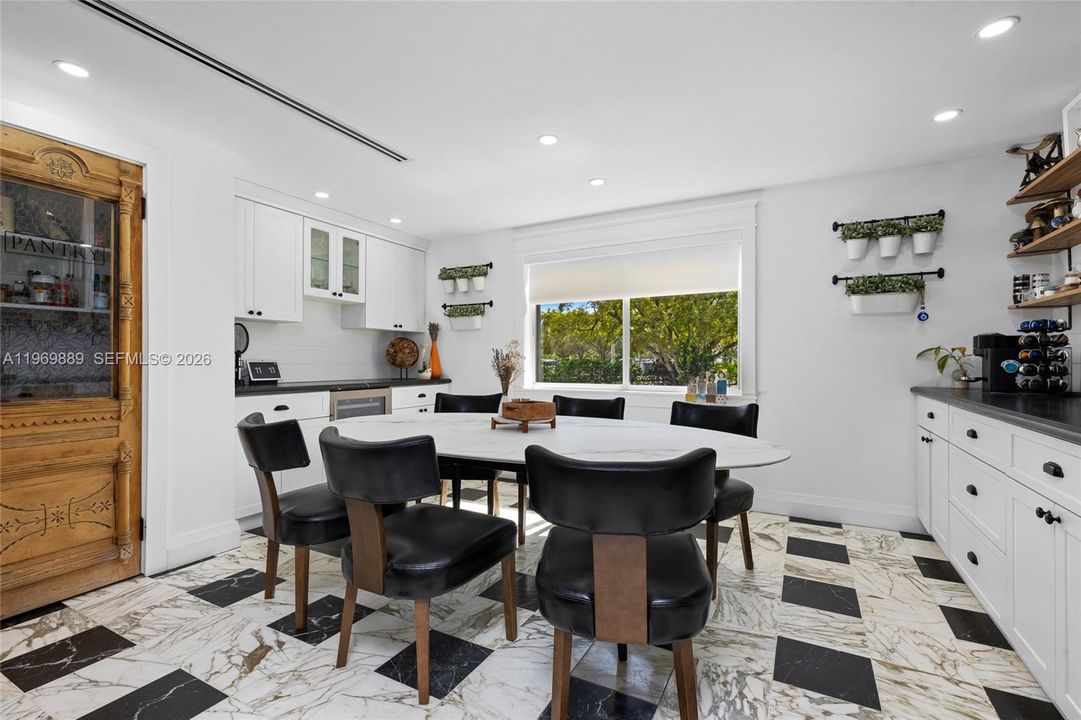En Venta: $3,299,000 (4 camas, 3 baños, 3260 Pies cuadrados)