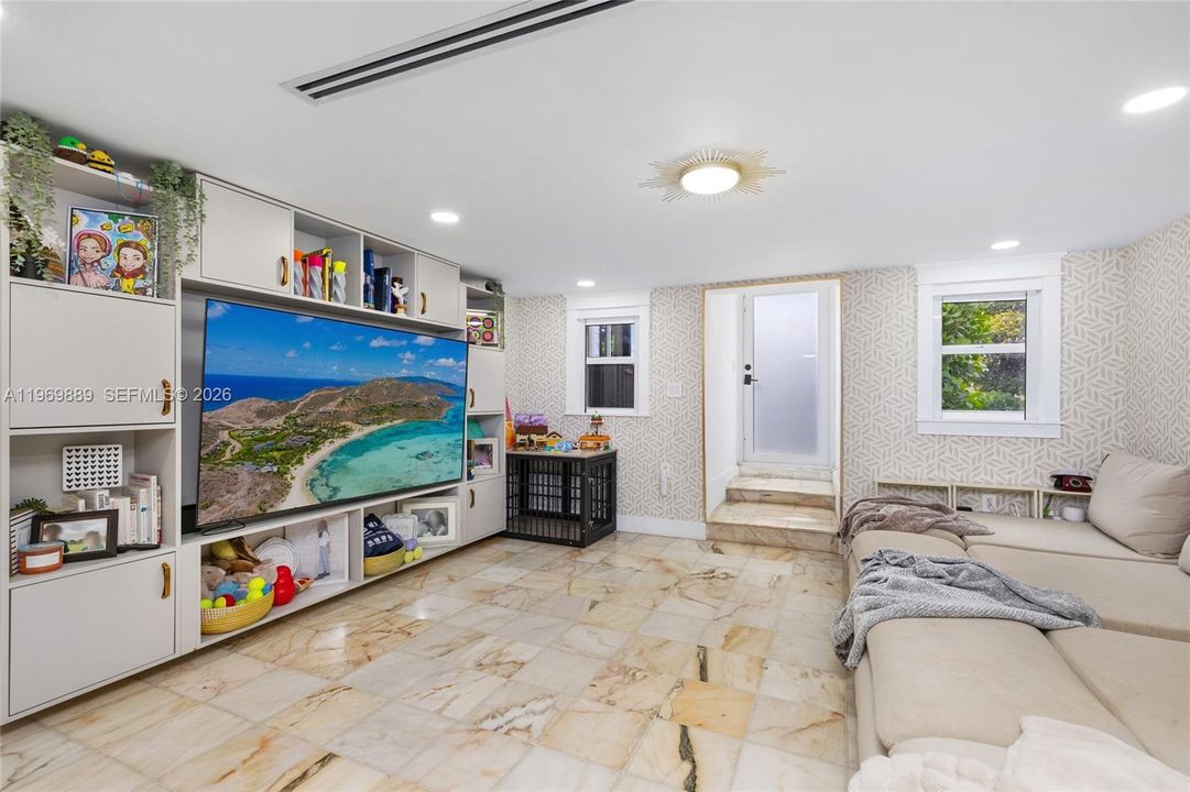 En Venta: $3,299,000 (4 camas, 3 baños, 3260 Pies cuadrados)