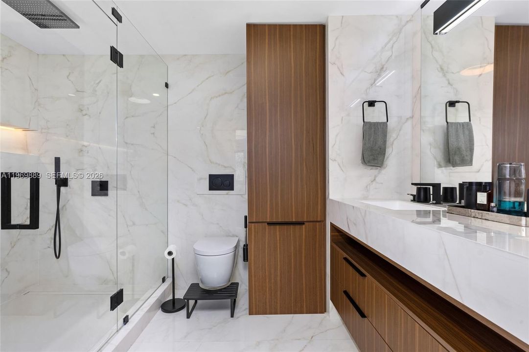 En Venta: $3,299,000 (4 camas, 3 baños, 3260 Pies cuadrados)