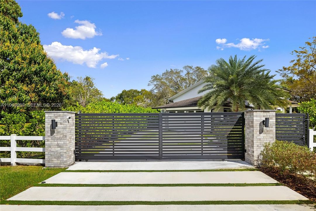 En Venta: $3,299,000 (4 camas, 3 baños, 3260 Pies cuadrados)
