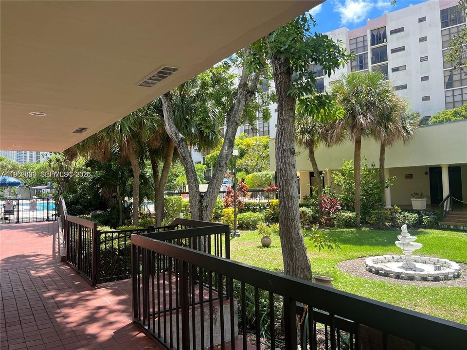 For Sale: $450,000 (2 beds, 2 baths, 894 Square Feet)