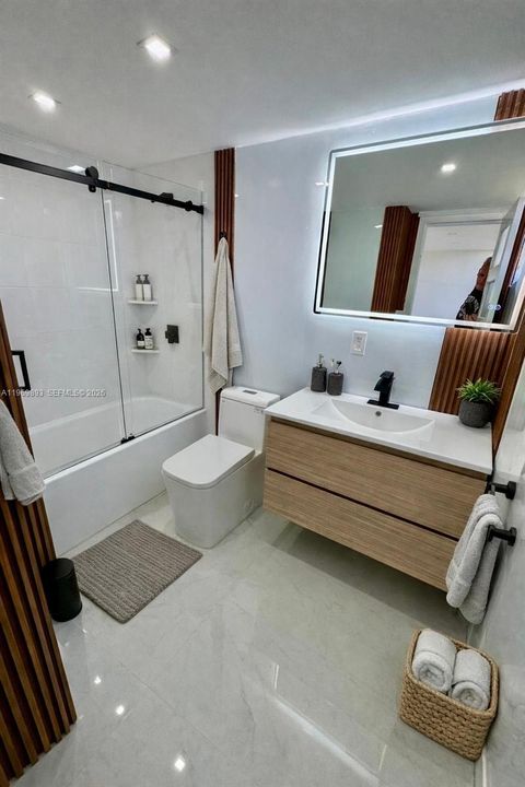 For Sale: $450,000 (2 beds, 2 baths, 894 Square Feet)
