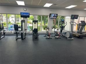 For Sale: $450,000 (2 beds, 2 baths, 894 Square Feet)