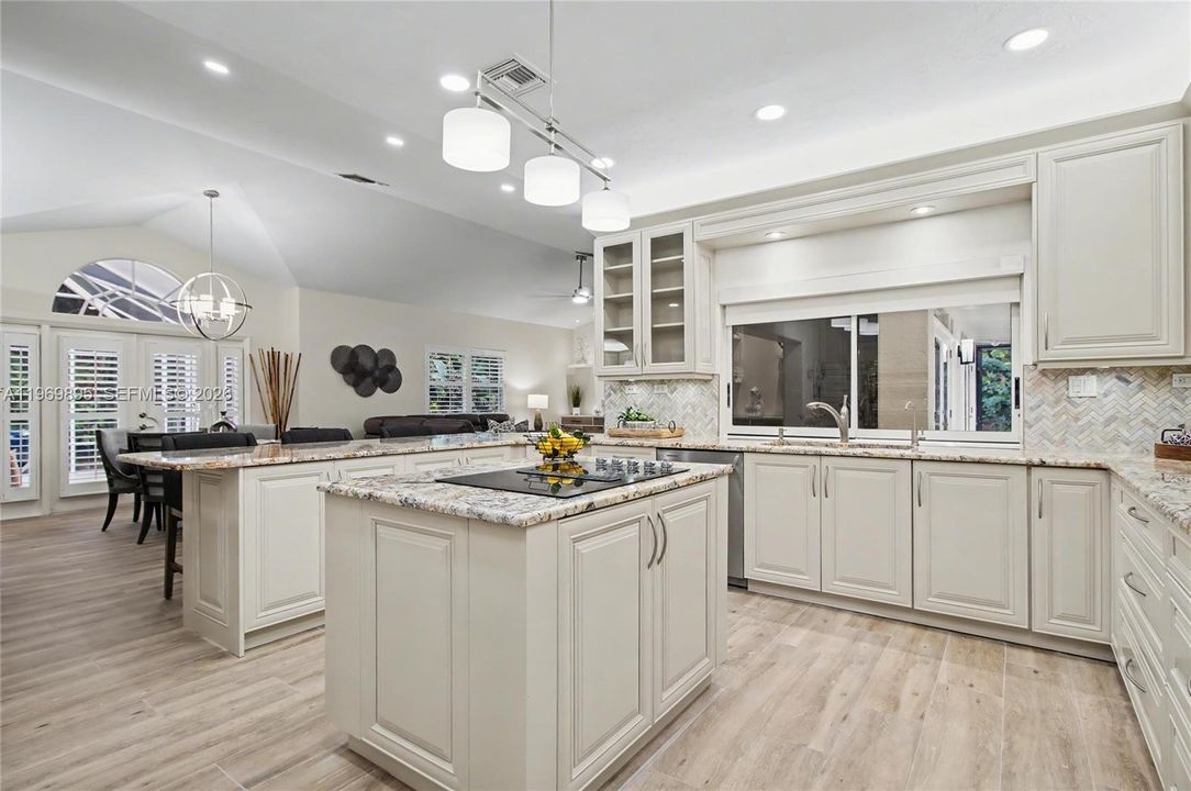 На продажу: $2,249,900 (4 спален, 4 ванн, 4375 Квадратных фут)