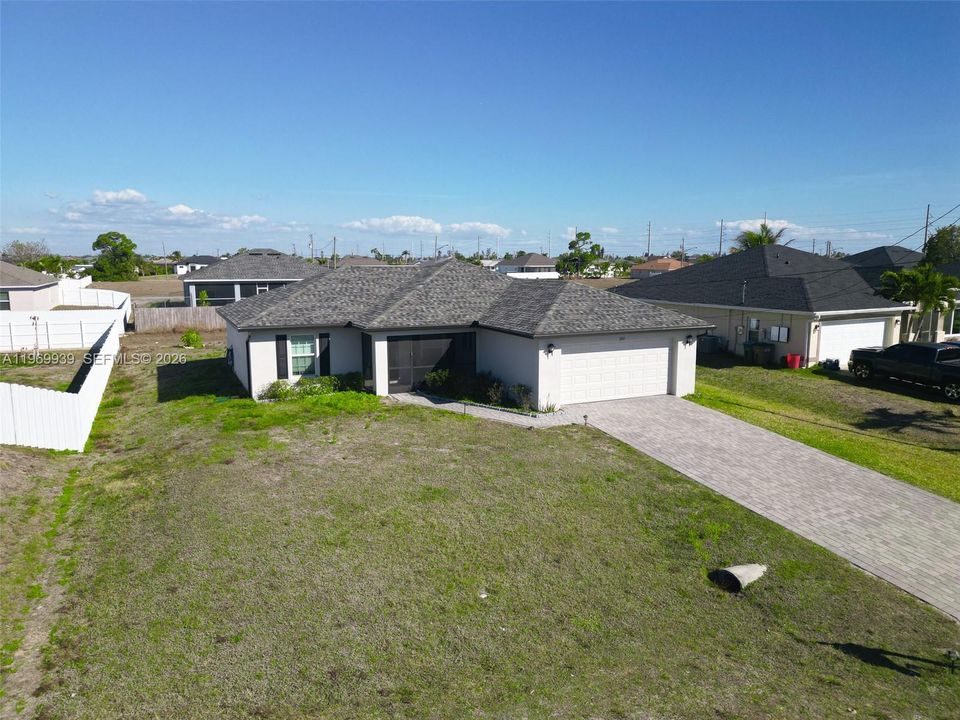 For Sale: $276,900 (3 beds, 2 baths, 1399 Square Feet)