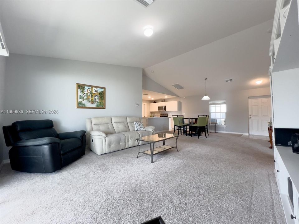 For Sale: $276,900 (3 beds, 2 baths, 1399 Square Feet)