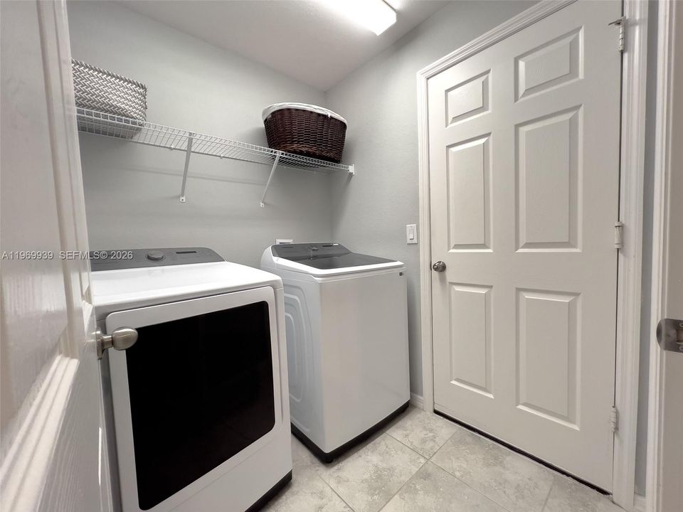 For Sale: $276,900 (3 beds, 2 baths, 1399 Square Feet)