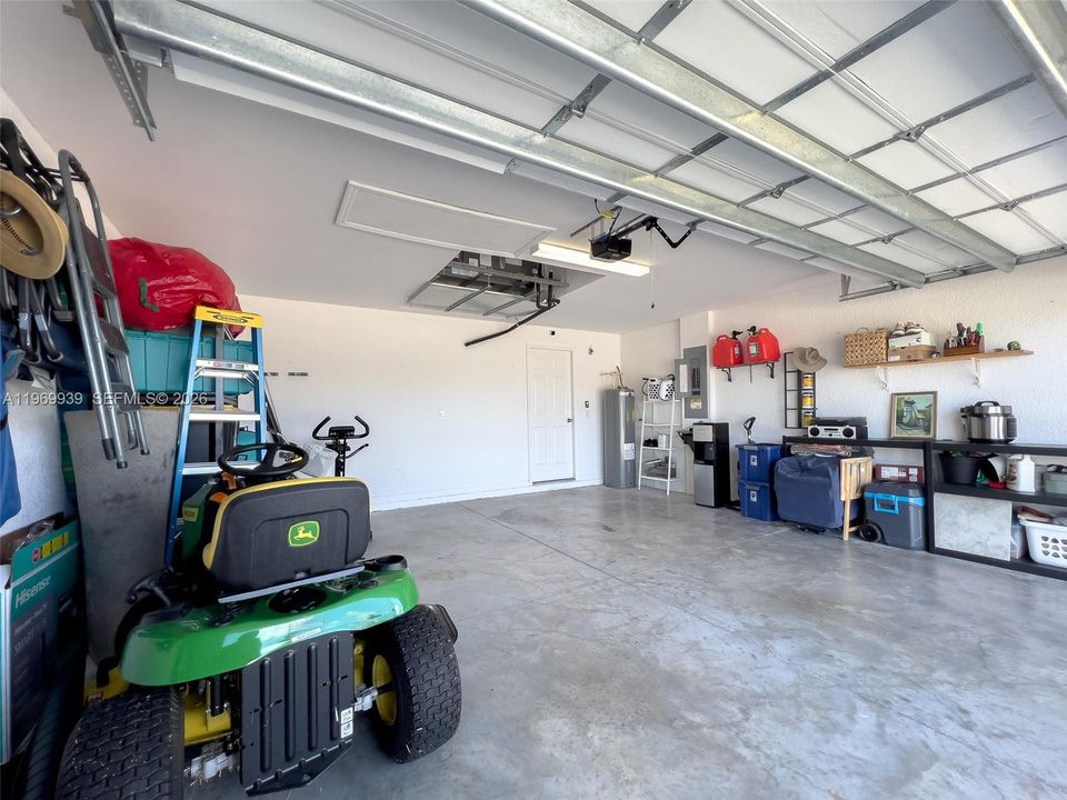 For Sale: $276,900 (3 beds, 2 baths, 1399 Square Feet)