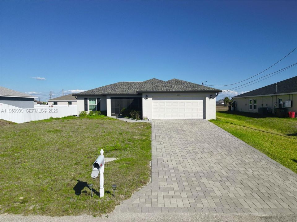For Sale: $276,900 (3 beds, 2 baths, 1399 Square Feet)