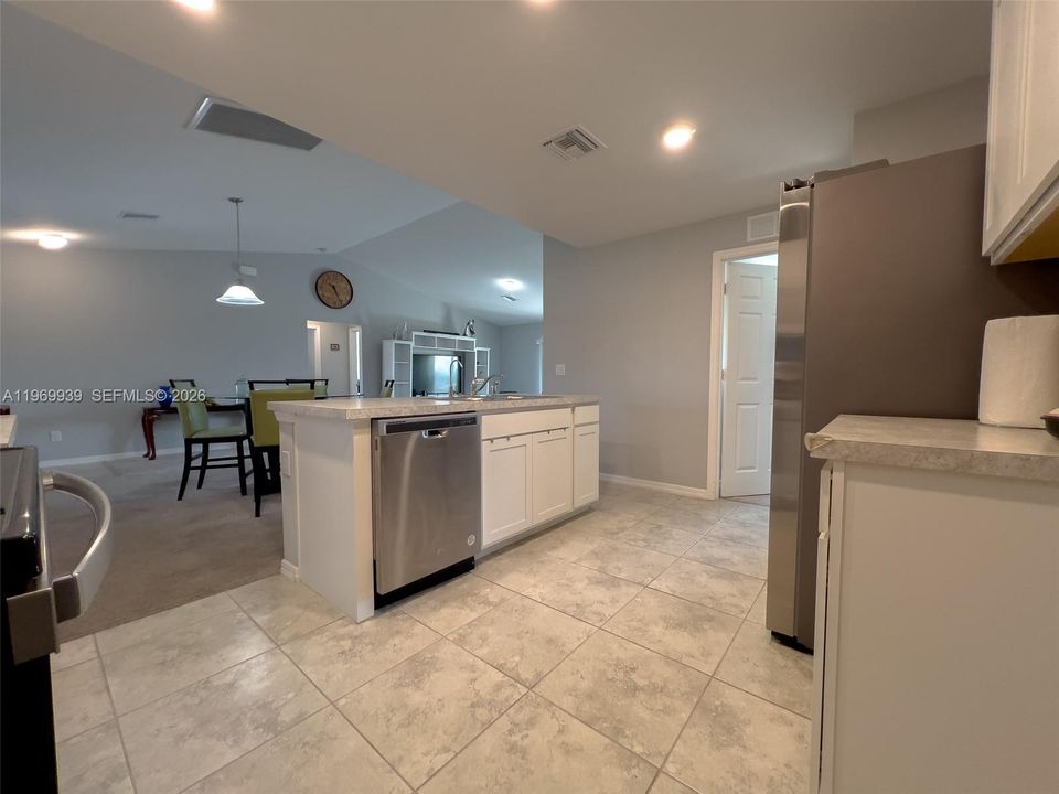 For Sale: $276,900 (3 beds, 2 baths, 1399 Square Feet)