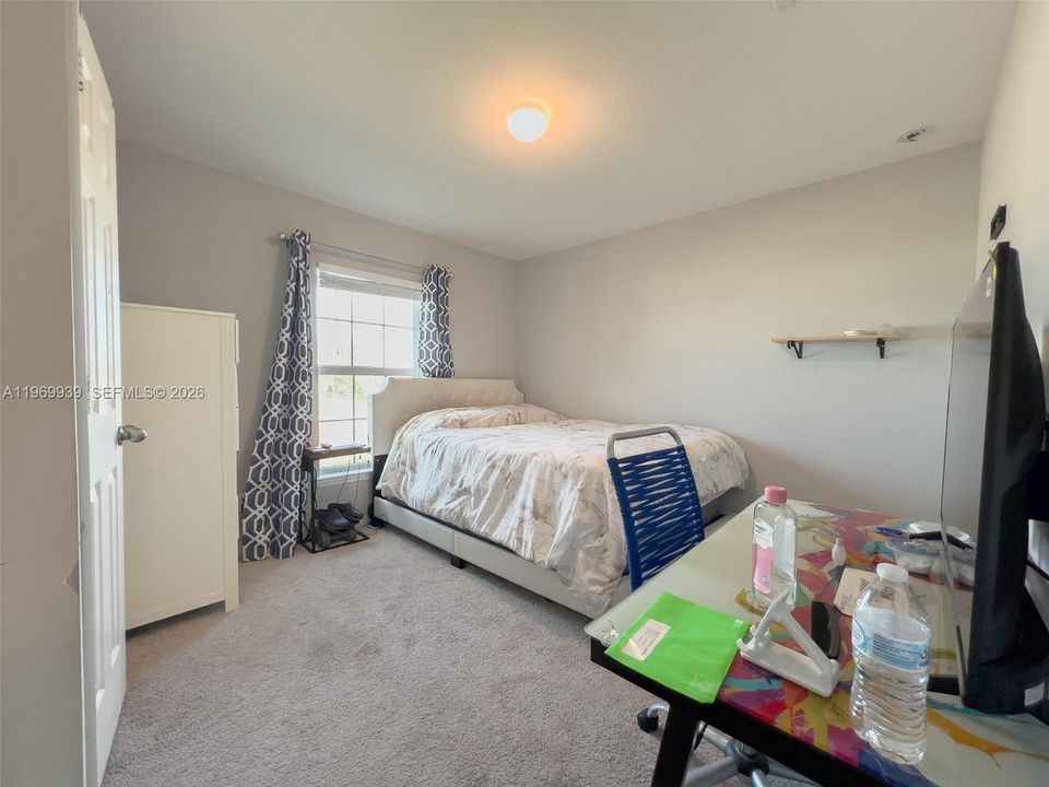 For Sale: $276,900 (3 beds, 2 baths, 1399 Square Feet)