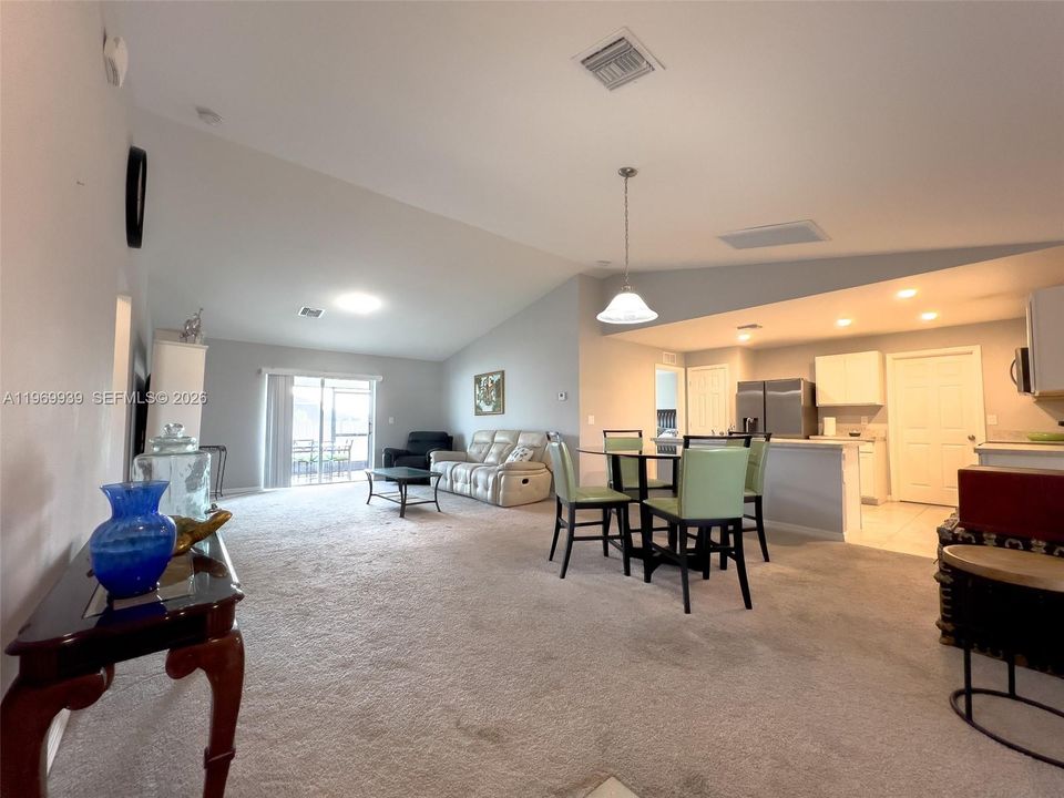 For Sale: $276,900 (3 beds, 2 baths, 1399 Square Feet)