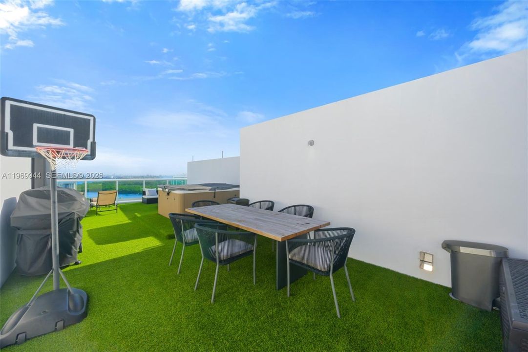 For Sale: $2,500,000 (4 beds, 4 baths, 3088 Square Feet)