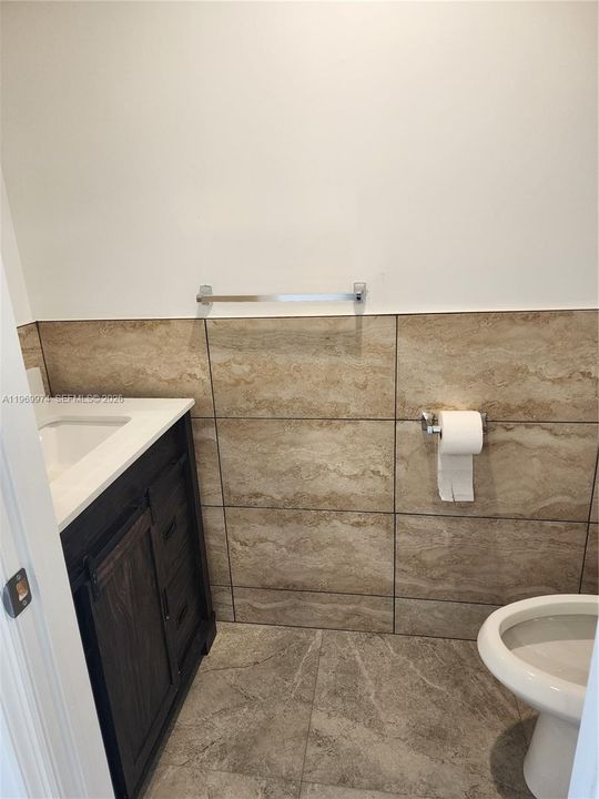 На продажу: $799,990 (5 спален, 2 ванн, 1720 Квадратных фут)