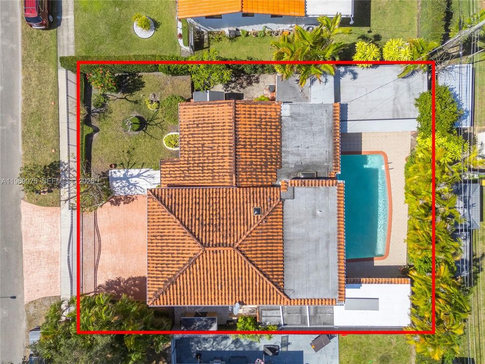 Activo con contrato: $950,000 (4 camas, 3 baños, 3401 Pies cuadrados)