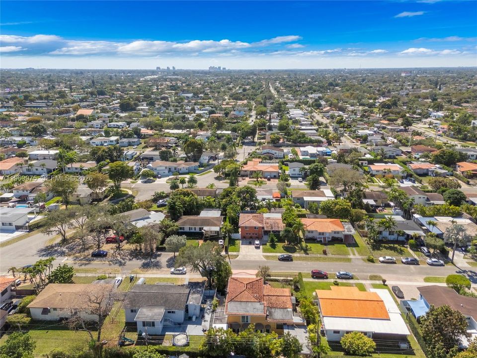Activo con contrato: $950,000 (4 camas, 3 baños, 3401 Pies cuadrados)