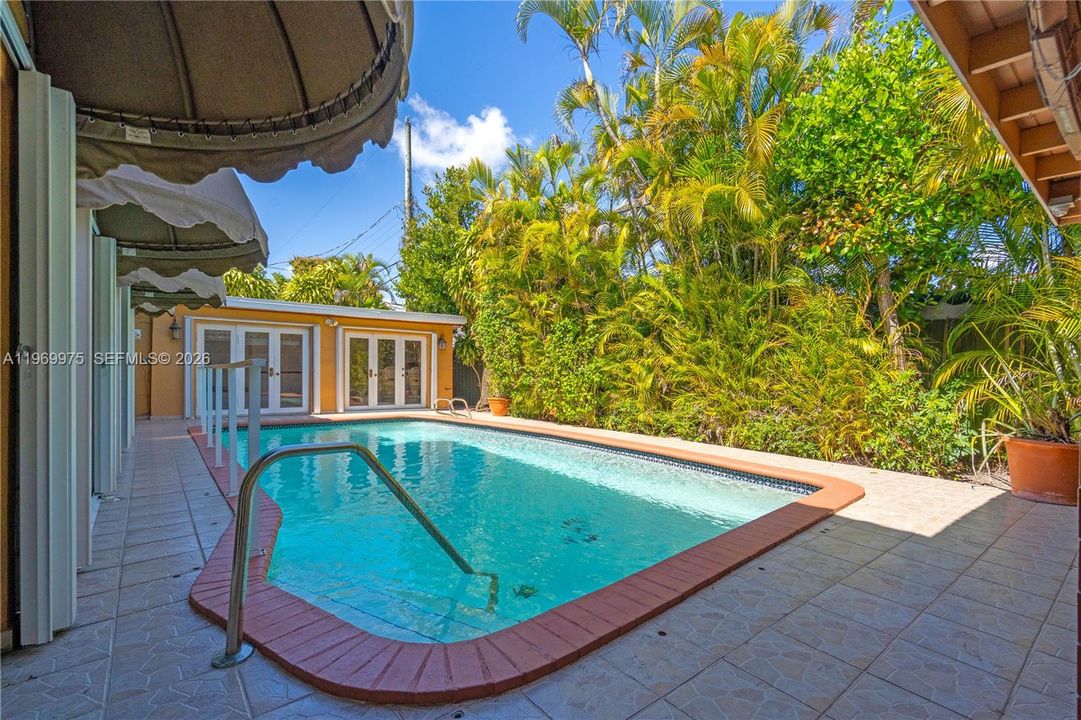 Activo con contrato: $950,000 (4 camas, 3 baños, 3401 Pies cuadrados)