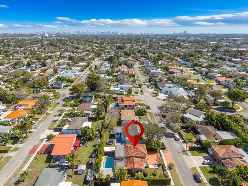 Activo con contrato: $950,000 (4 camas, 3 baños, 3401 Pies cuadrados)