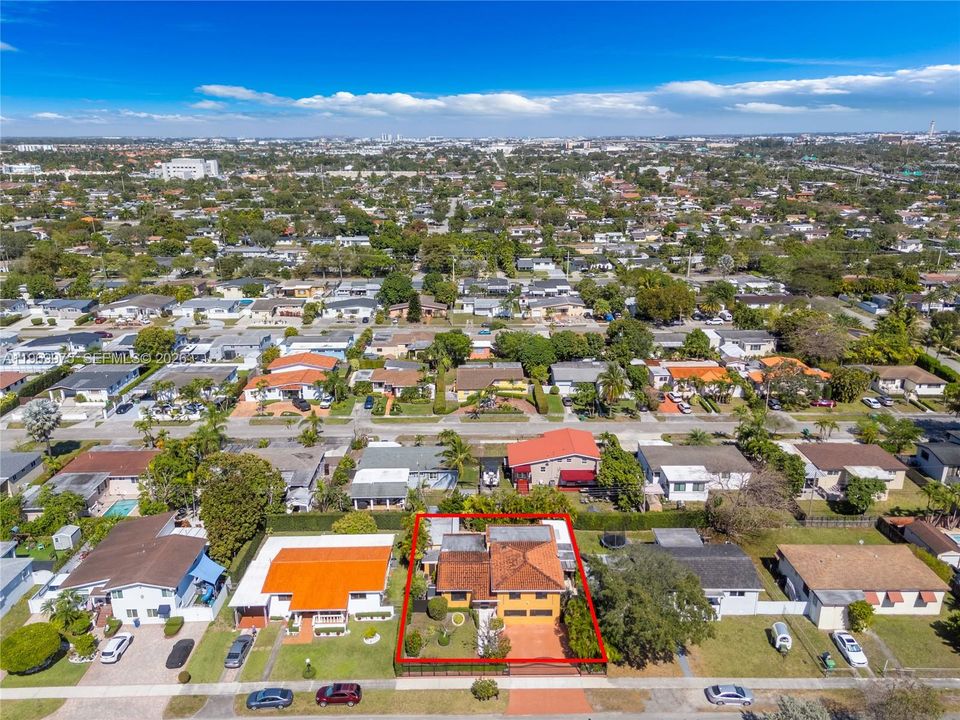 Activo con contrato: $950,000 (4 camas, 3 baños, 3401 Pies cuadrados)