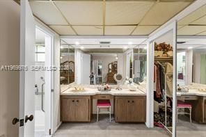 合同活跃: $1,595,000 (4 贝兹, 2 浴室, 2478 平方英尺)