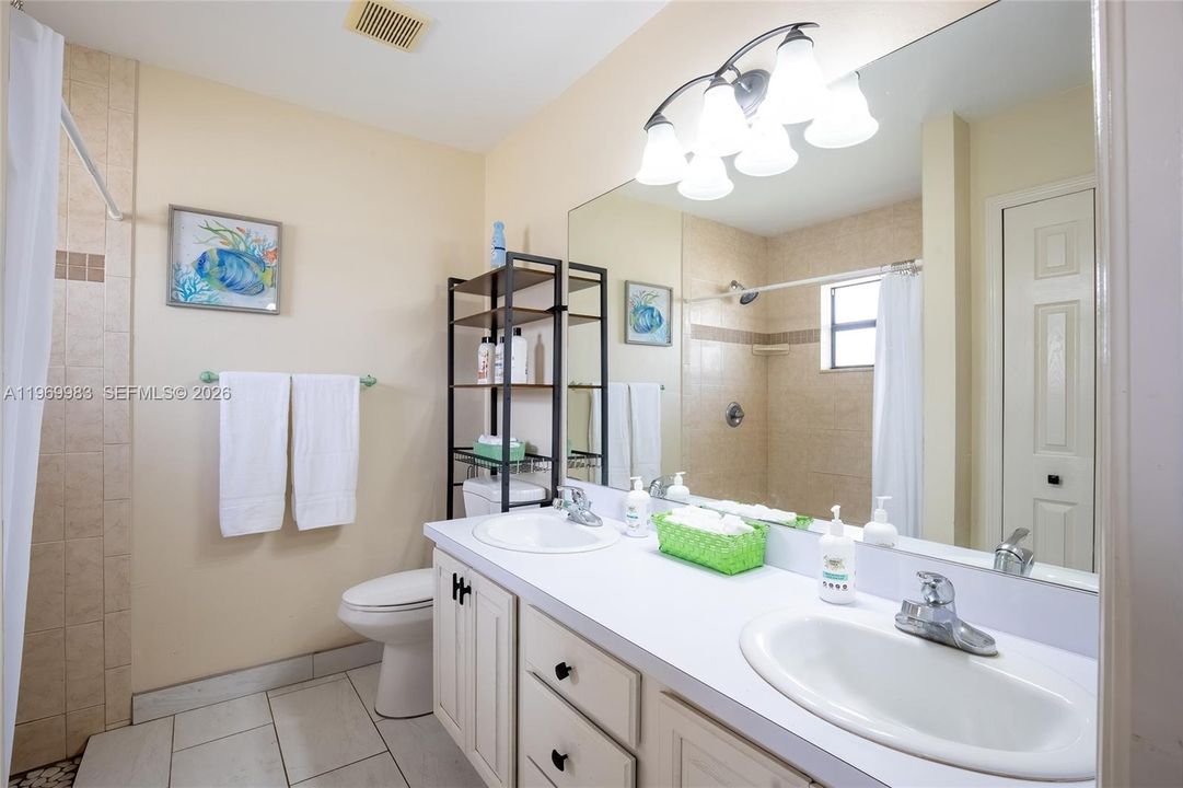 For Rent: $2,200 (3 beds, 2 baths, 1664 Square Feet)
