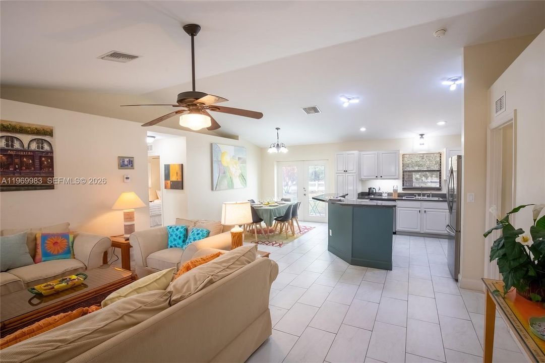 For Rent: $2,200 (3 beds, 2 baths, 1664 Square Feet)