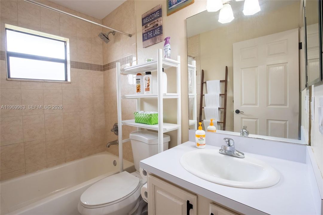 For Rent: $2,200 (3 beds, 2 baths, 1664 Square Feet)