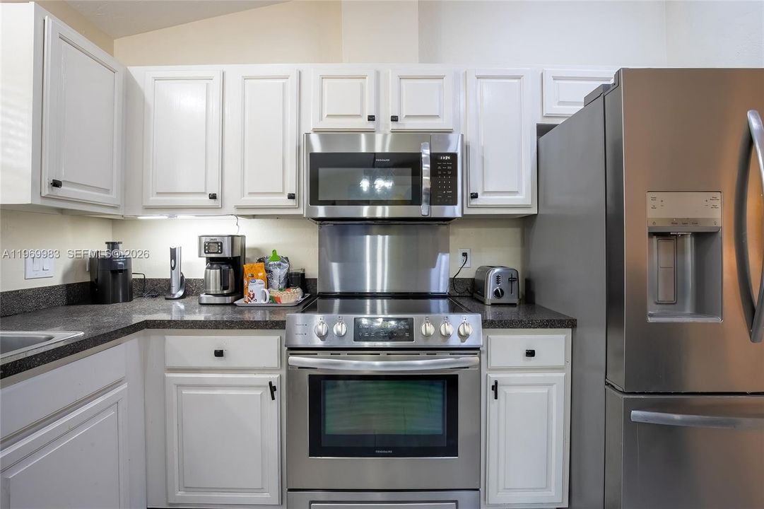 For Rent: $2,200 (3 beds, 2 baths, 1664 Square Feet)
