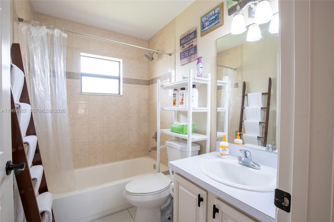 For Rent: $2,200 (3 beds, 2 baths, 1664 Square Feet)
