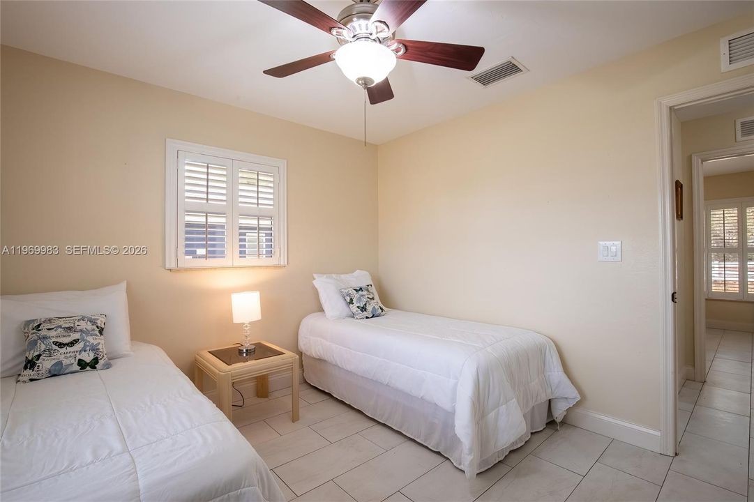 For Rent: $2,200 (3 beds, 2 baths, 1664 Square Feet)
