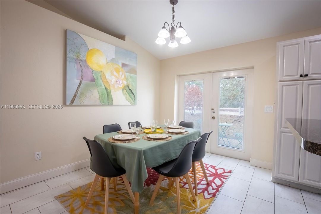 For Rent: $2,200 (3 beds, 2 baths, 1664 Square Feet)
